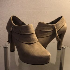 Me Too Suede Tan Booties size 6.5